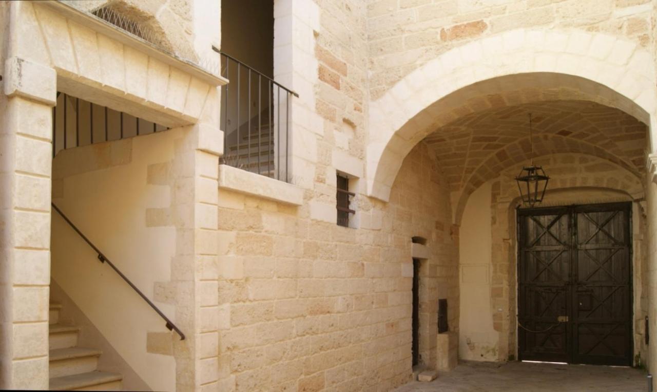 Palazzo De Carlo E Il Parco Dei 7 Pozzi Bed & Breakfast