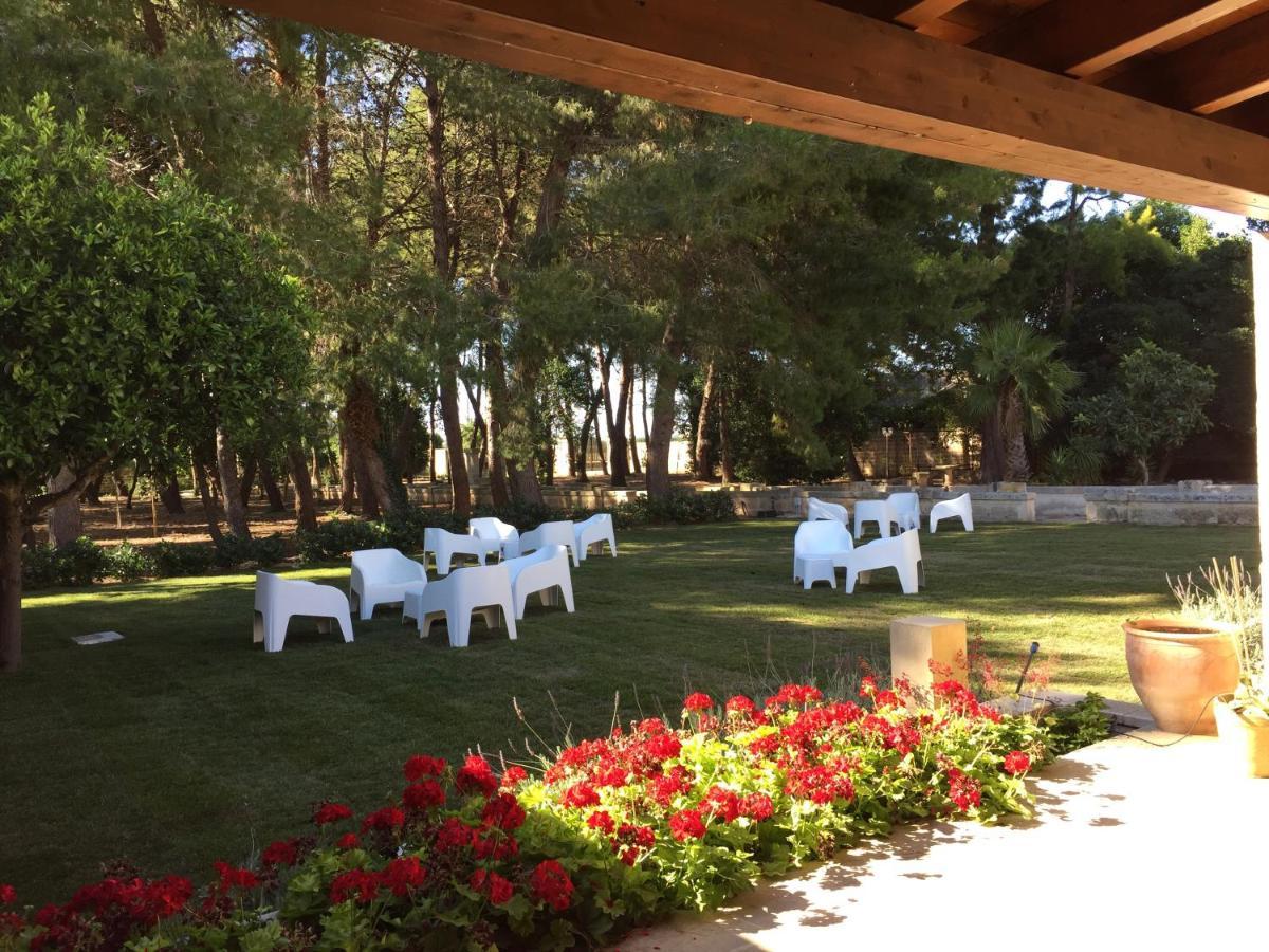 Palazzo De Carlo E Il Parco Dei 7 Pozzi Bed & Breakfast