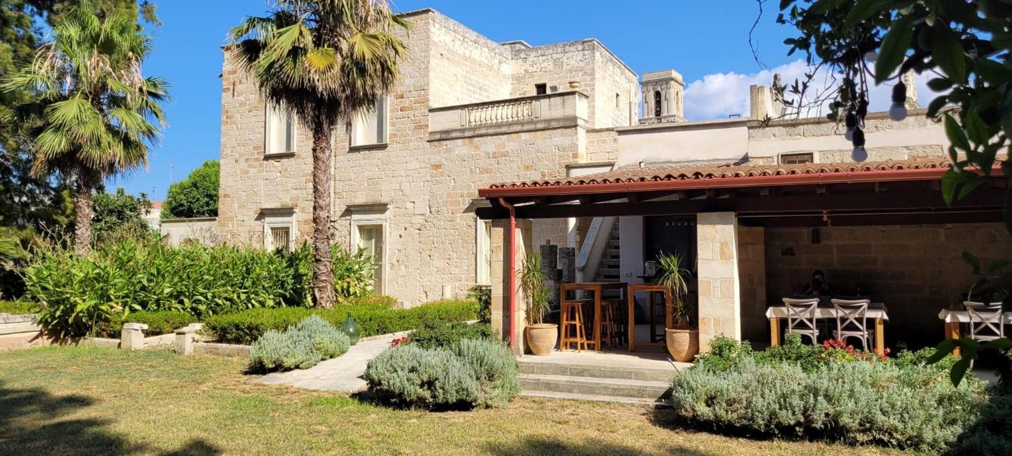 Palazzo De Carlo E Il Parco Dei 7 Pozzi Bed & Breakfast *