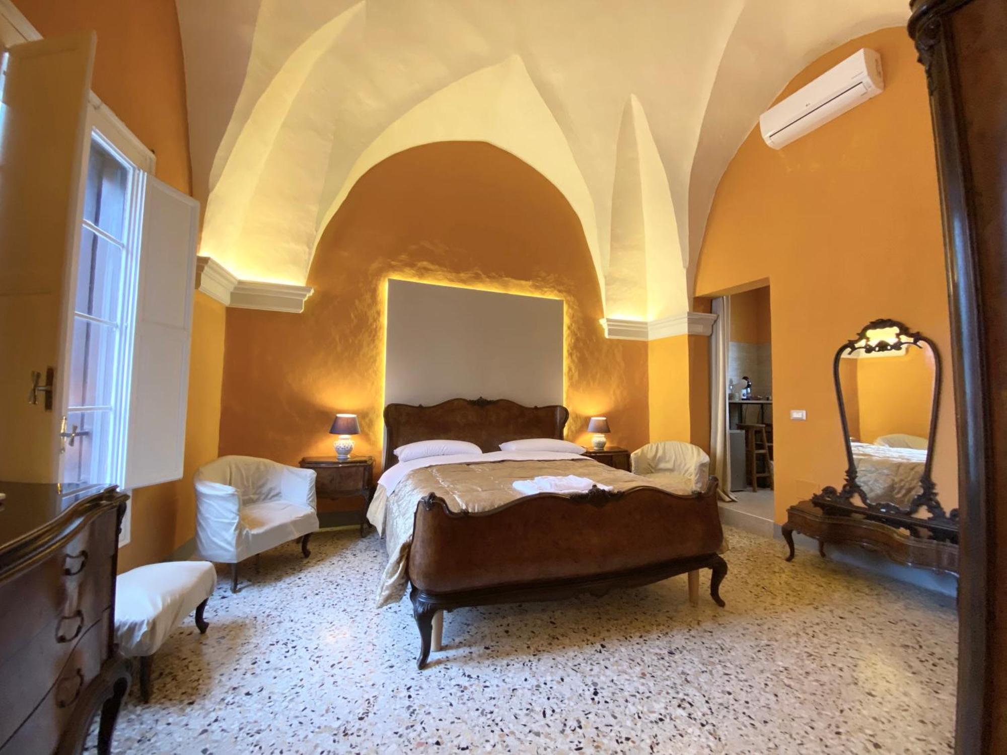 Palazzo De Carlo E Il Parco Dei 7 Pozzi