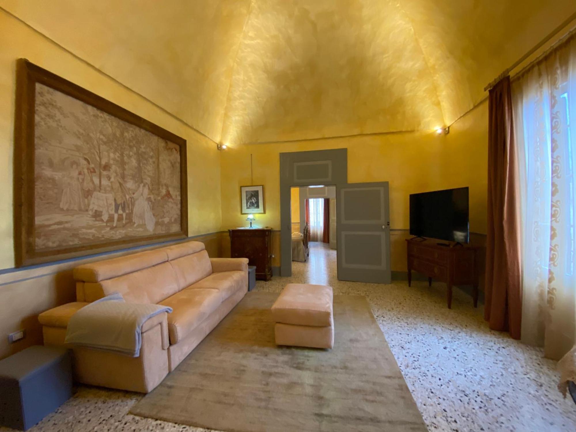 Palazzo De Carlo E Il Parco Dei 7 Pozzi *