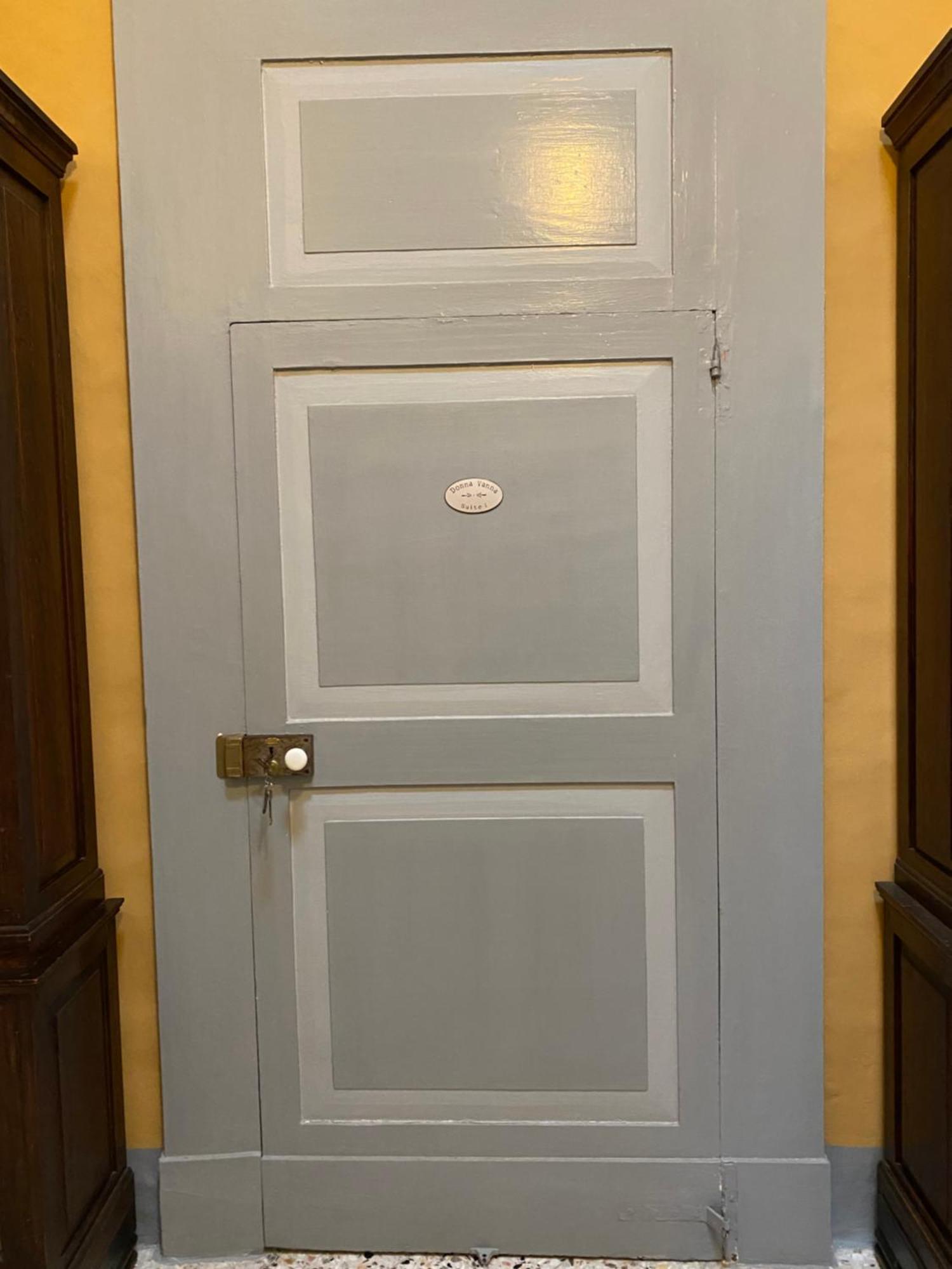 Palazzo De Carlo E Il Parco Dei 7 Pozzi *