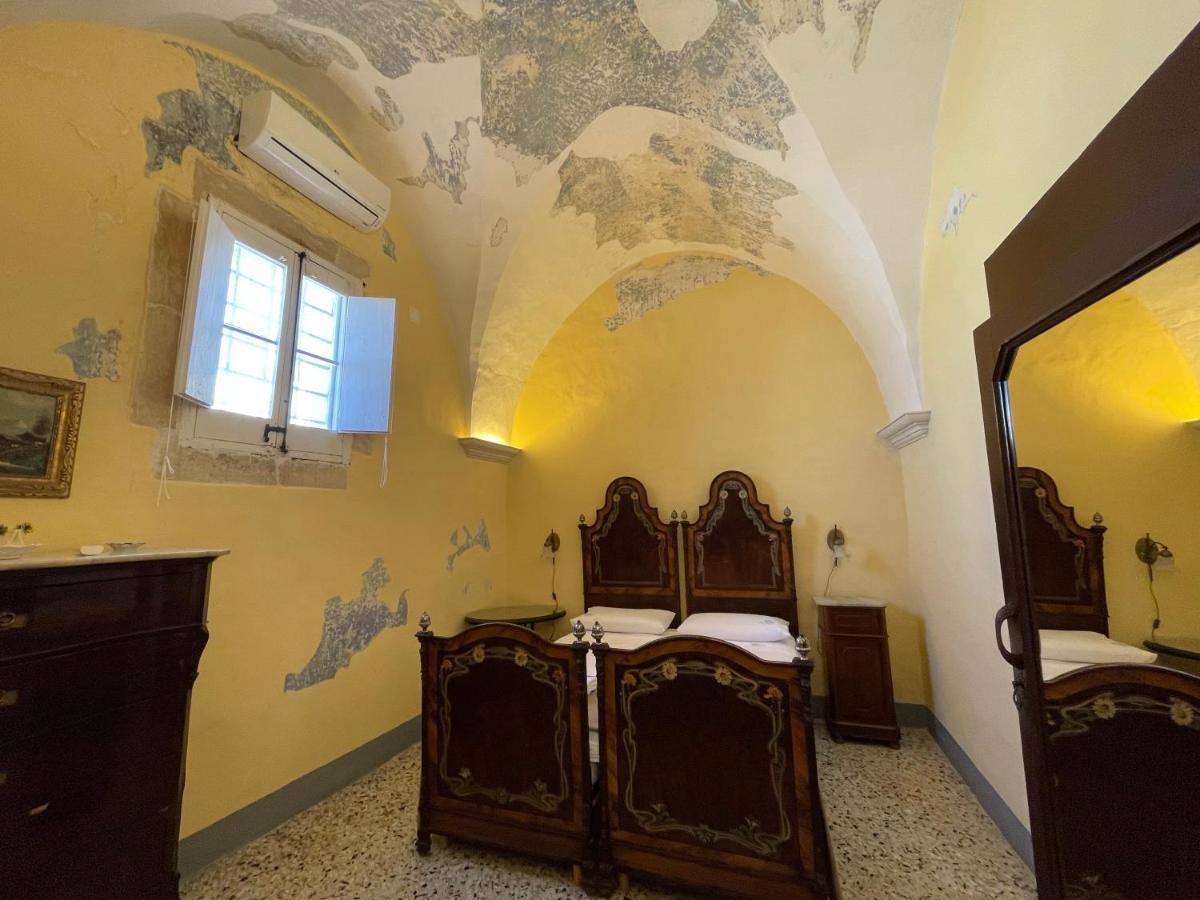 Palazzo De Carlo E Il Parco Dei 7 Pozzi Bed & Breakfast