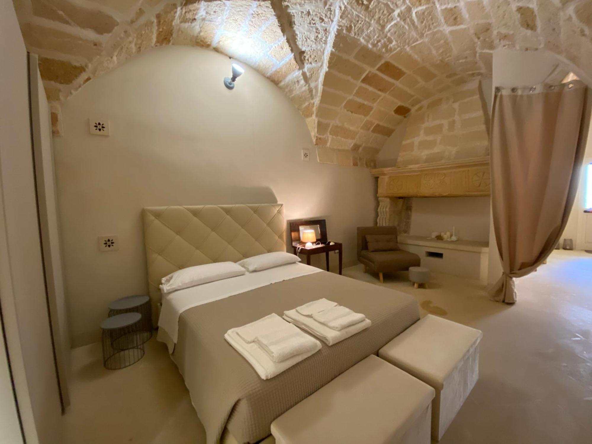Palazzo De Carlo E Il Parco Dei 7 Pozzi Bed & Breakfast *